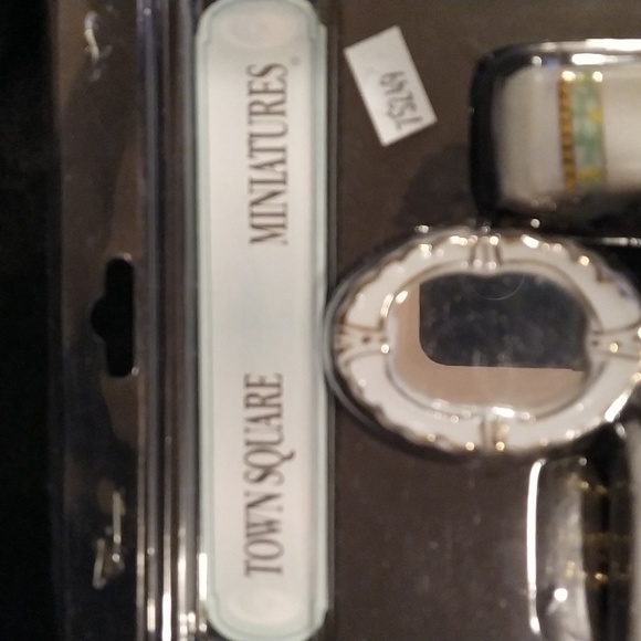 Town Square Miniatures Porcelain Bathroom Set - Picture 3 of 5
